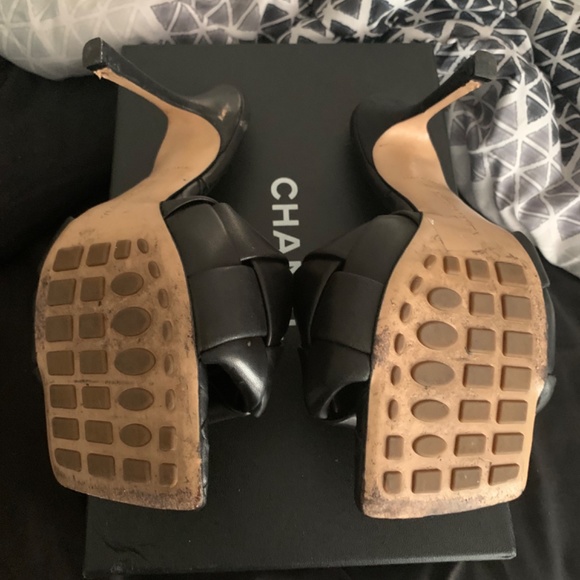 Heels - Picture 3 of 3